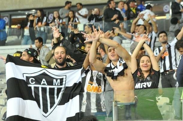 Torcedores do Atltico lotam as arquibancadas do Mineiro para acompanhar a partida vlida pelas quartas de final da Copa do Brasil