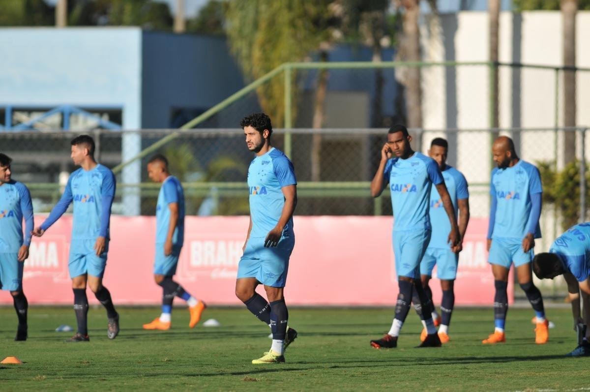 Mano Menezes conta com todo elenco do Cruzeiro para enfrentar La U, quinta, no Mineiro, pela Copa Libertadores. Exceo  atacante Fred, que se recupera de cirurgia no joelho direito