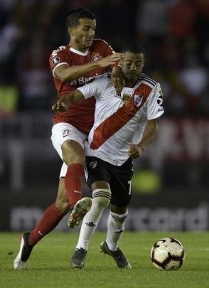 Nicols De la Cruz (22 anos) -  irmo do meia Carlos Snchez, do Santos. Velocista,  considerado um atleta de muito futuro. Foi revelado pelo Liverpool, do Uruguai. Chegou ao River Plate em 2017.  