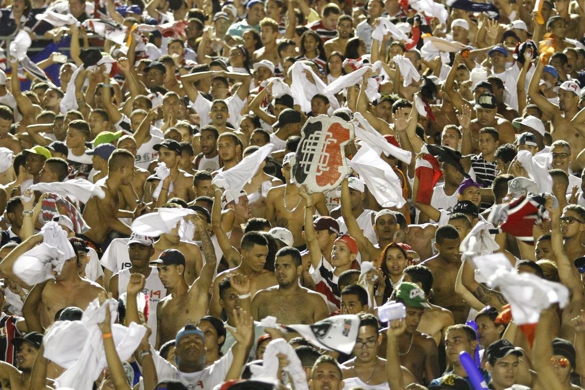 Em uma partida cheia de tensão e com o clima de rivalidade extrema em Campina Grande, o Santa Cruz foi valente para fazer valer a vantagem obtida no Arruda e, com o empate, garantir o inédito título da Copa do Nordeste frente ao Campinense