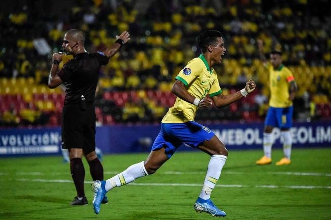 Seleções Brasileiras de base: 15 jogos e três gols