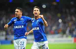 Thiago Neves marcou primeiro gol do Cruzeiro em cobrana de falta
