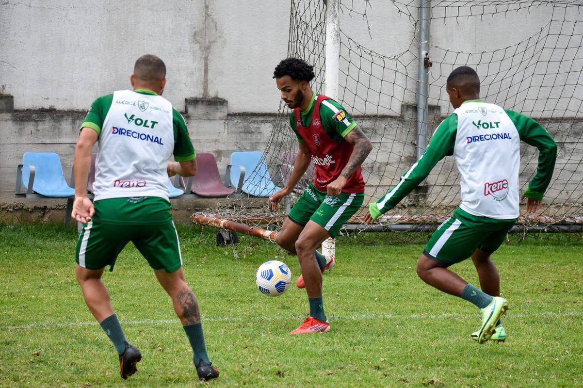 Jogadores do Coelho se preparam para enfrentar o Inter no Beira-Rio