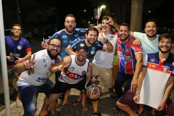 Teve 'silêncio', galo na rua e carreata e muita festa na cidade de Afogados após o apito final