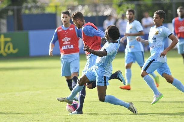 Com gols de Judivan e Rafael Sobis, Cruzeiro venceu Betinense por 2 a 0 em jogo-treino