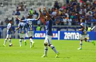Confira as fotos do jogo entre Cruzeiro e Democrata, no Mineiro
