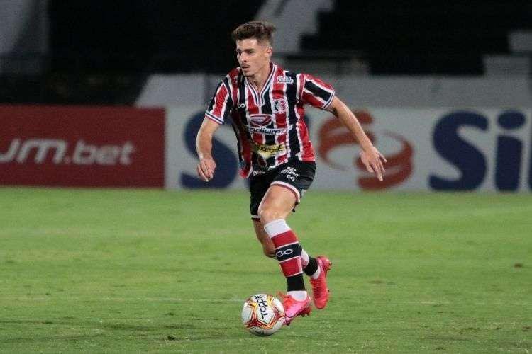 Leonan (lateral esquerdo) - Emprestado pelo Ava, Leonan chegou logo aps Per e vem disputando posio com ele. O jogador tambm foi utilizado como ponta, no setor ofensivo