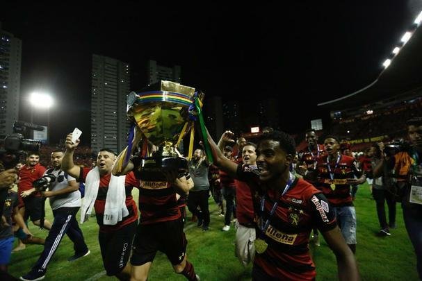 No tempo normal, Nutico venceu, de virada, por 2 a 1, mas nos pnaltis brilhou a estrela do goleiro Mailson, que pegou duas cobranas