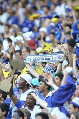 Torcida acompanha com ansiedade a vitria do Cruzeiro sobre o Grmio