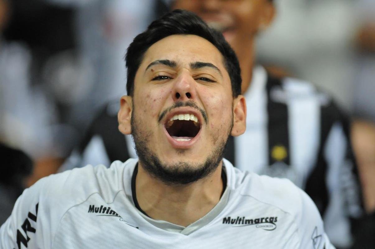 Fotos dos torcedores do Atltico no confronto entre Galo e Tolima, na noite desta quarta-feira (25), no Mineiro, em Belo Horizonte. A partida foi vlida pela 6 rodada da fase de grupos da Copa Libertadores.