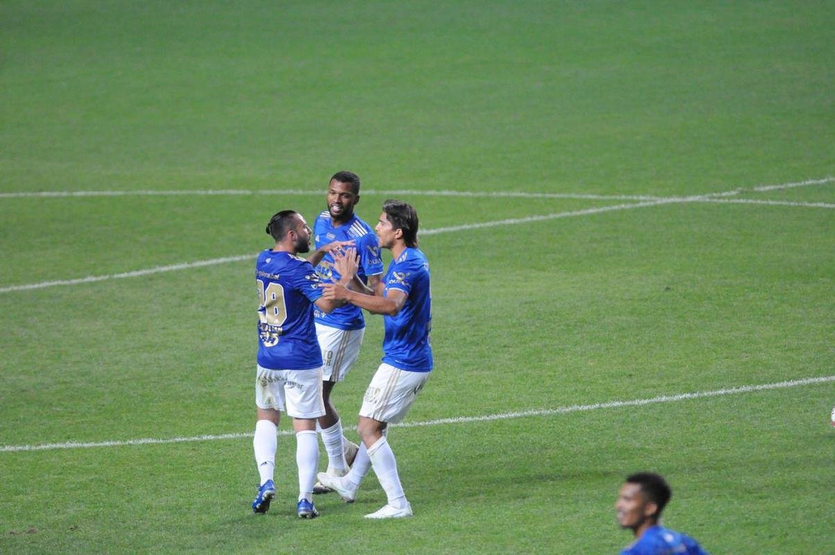 Fotos do duelo entre Cruzeiro e Sampaio Corra, no Independncia, em Belo Horizonte, pela 18 rodada da Srie B do Campeonato Brasileiro