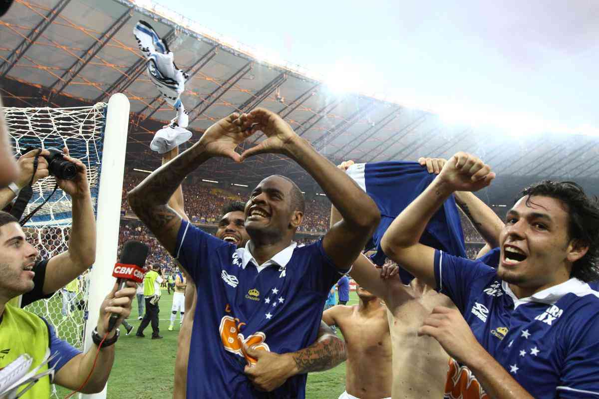 Logo no primeiro ano, Ded conquistou o ttulo brasileiro com o Cruzeiro