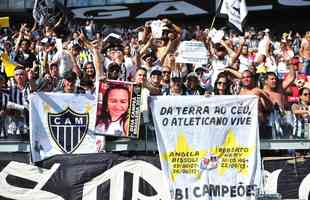 Festa da torcida do Atlético, no Mineirão, no jogo em que o time ergueu a taça de campeão brasileiro, diante do RB Bragantino