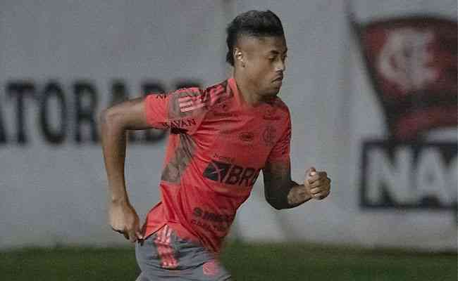 Autor do gol da vitória sobre o Corinthians, Bruno Henrique teve tendinite, mas sem lesão no joelho