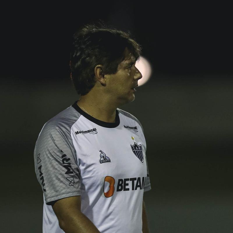 Tcnico Cuca comandou atividade do Atltico no CT da Conmebol no Paraguai 