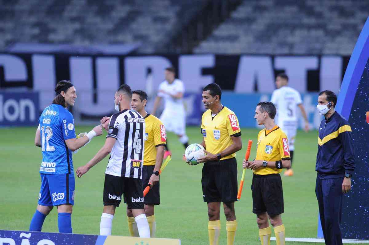 Fotos do jogo entre Atltico e Corinthians, no Mineiro, em Belo Horizonte, pela segunda rodada do Campeonato Brasileiro (Alexandre Guzanshe/EM/D. A Press)