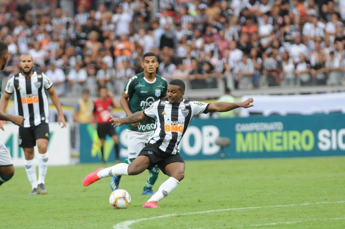 No dia da apresentao de Diego Tardelli, Atltico perde para Caldense no Mineiro