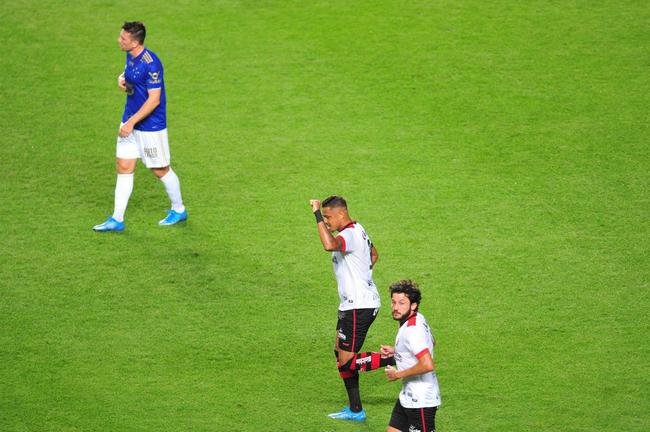 Fotos do duelo entre Cruzeiro e Vitria, no Independncia, em Belo Horizonte, pela 17 rodada da Srie B do Campeonato Brasileiro