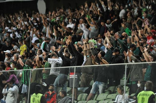 Fotos do jogo entre Amrica e Grmio, no Independncia, em Belo Horizonte, pela 32 rodada da Srie A do Brasileiro