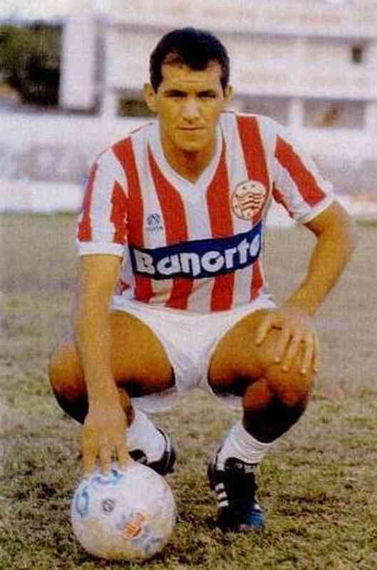 1990 - Bizu, do Náutico, foi o artilheiro com sete gols