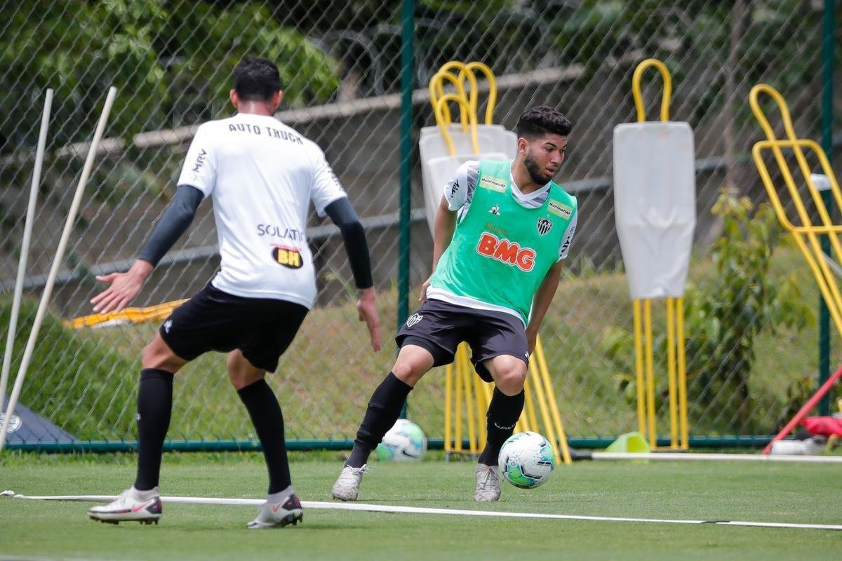 Aps polmica balada, Dylan e Marrony participam normalmente do treino na Cidade do Galo