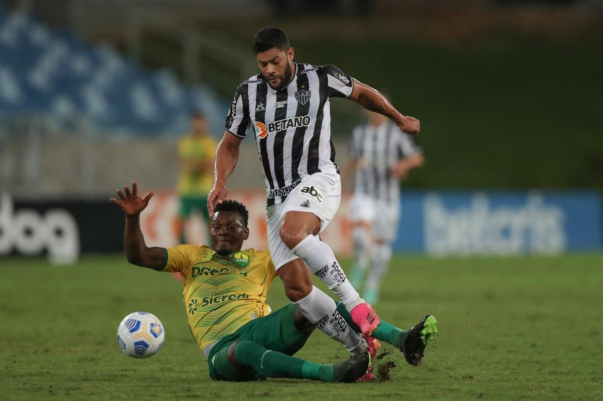 Cuiab e Atltico se enfrentaram pela nona rodada da Srie A do Campeonato Brasileiro