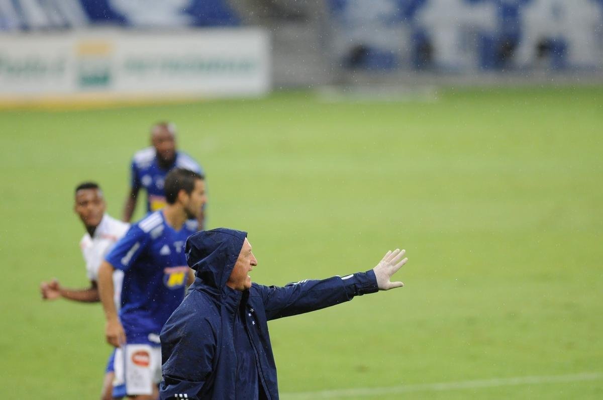 Fotos do jogo entre Cruzeiro e Paran Clube, no Mineiro, em Belo Horizonte, pela 19 rodada da Srie B do Campeonato Brasileiro