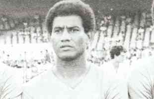 Carlos Alberto, lateral-direito do Cruzeiro campeo mineiro de 1984. Jogou no clube de 1983 a 1986.