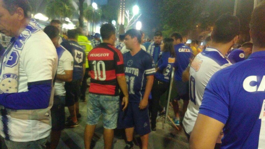 Mais de cinco mil cruzeirenses foram ao Maracan acompanhar o primeiro jogo da deciso