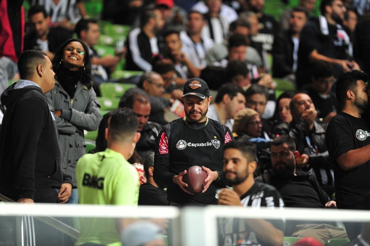 Torcida do Atltico apoiou o time, mas ficou frustrada com gol e derrota no contragolpe
