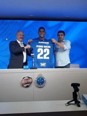 Pedro Rocha foi apresentado pelo Cruzeiro na tarde desta sexta-feira (05/04)