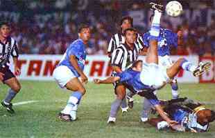 No Brasileiro de 1995, Cruzeiro e Botafogo fizeram grande jogo no Mineiro. A Raposa levou a melhor por 5 a 3, com trs gols de Marcelo Ramos e dois de Paulinho Mclaren. Narczio e Tlio Maravilha fizeram para o Botafogo. 