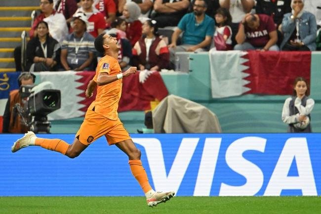 Holanda e Catar se enfrentaram no Al-Bayt Stadium, em Al Khor