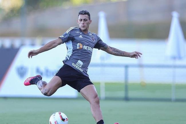 Pavn (atacante): suspenso