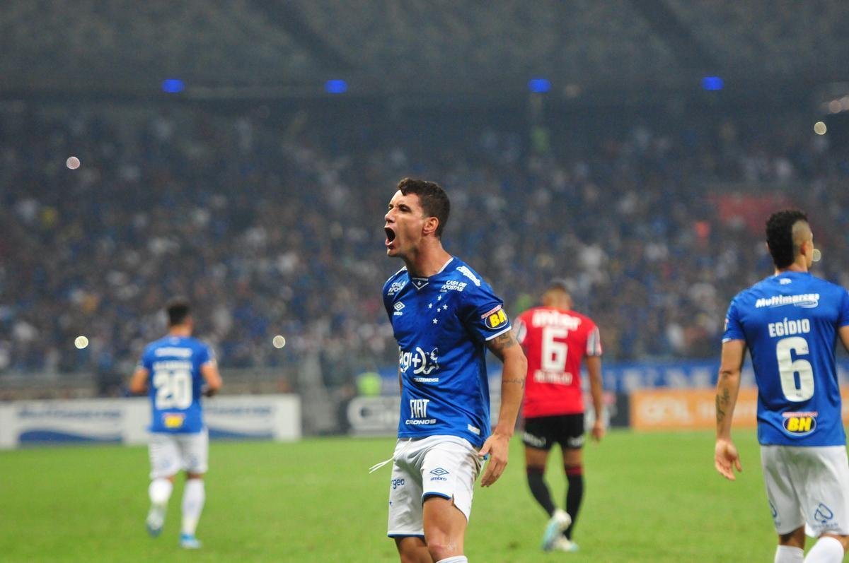 Fotos de Cruzeiro x So Paulo, no Mineiro, pela 26 rodada do Campeonato Brasileiro