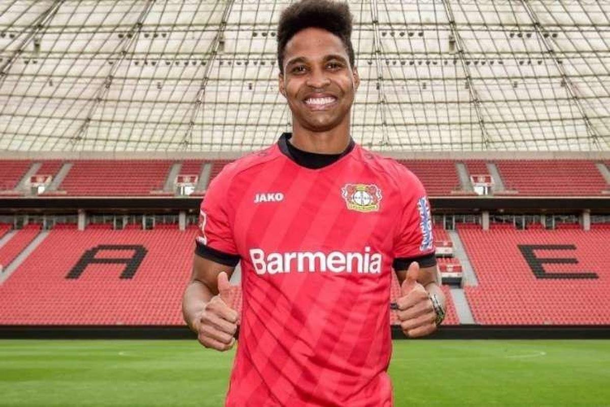 Bayer Leverkusen: 100% das aes pertencem  Bayer
