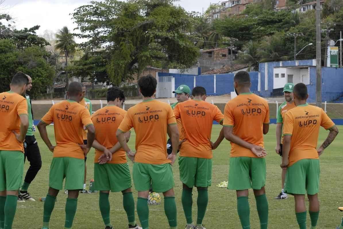 Amrica treina em Macei, no campo do CSA, para enfrentar o Murici-AL, pela Copa do Brasil