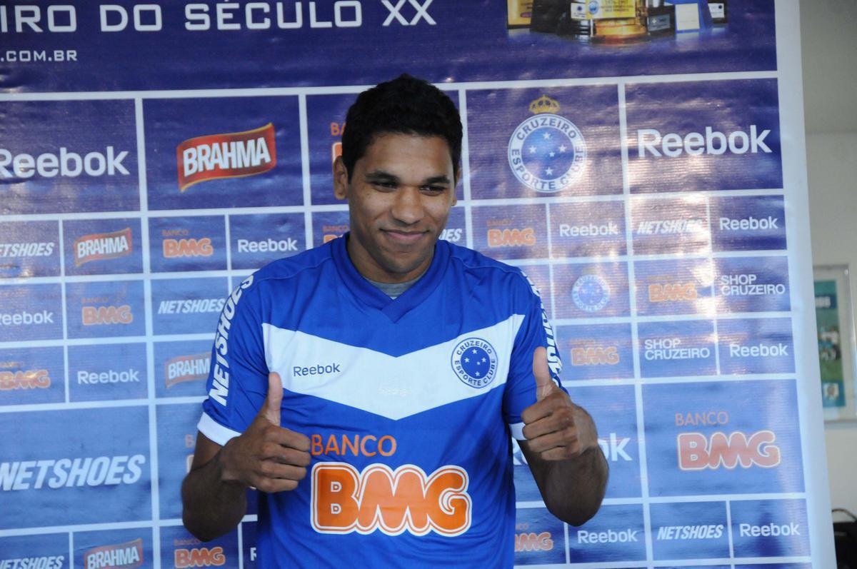 Brandão (atacante) - veio para o Cruzeiro após deixar a França, onde foi acusado de estupro enquanto jogava pelo Olympique de Marselha. Não conseguiu colocar em prática no Brasil o faro de artilheiro demonstrado na Europa (mais de 90 gols pelo Shakhtar Donestk, da Ucrânia). Pela Raposa, passou em branco nas seis partidas que disputou.
