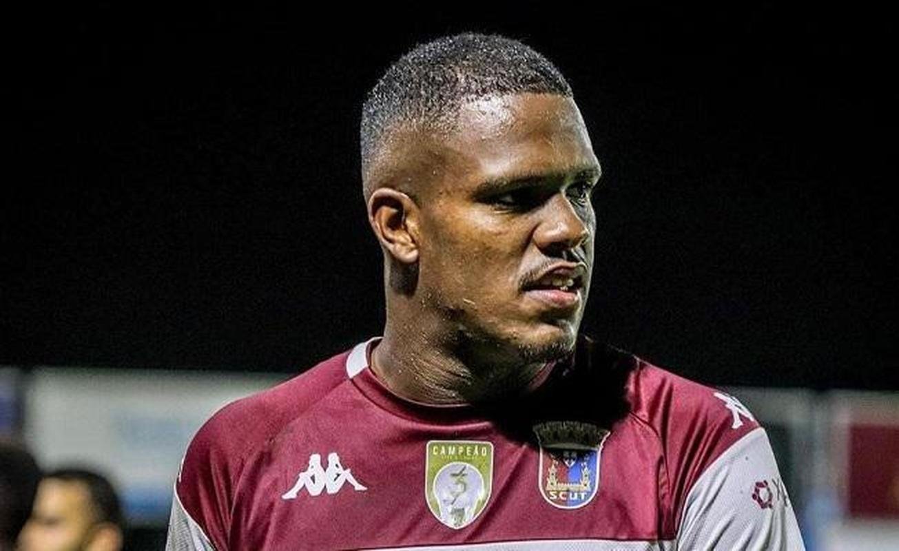 Gustavo Marques - zagueiro de 21 anos - emprestado ao Torreense, de Portugal, at junho de 2023