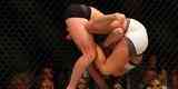 Miesha Tate finaliza Holly Holm com mata-leo, no quinto round, e conquista cinturo peso galo