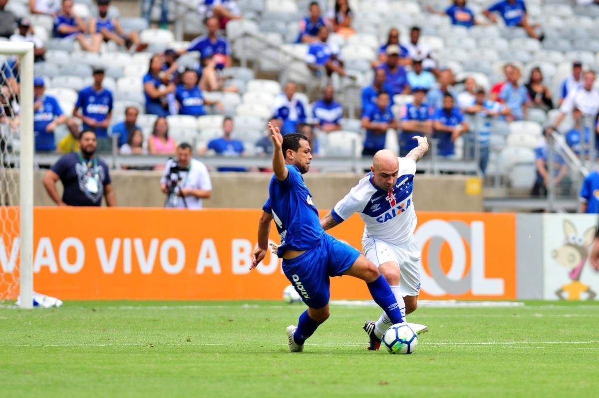 Cruzeiro: time campeo da Trplice Coroa de 2003 venceu equipe de masters por 2 a 1, neste domingo, em jogo festivo realizado no Mineiro