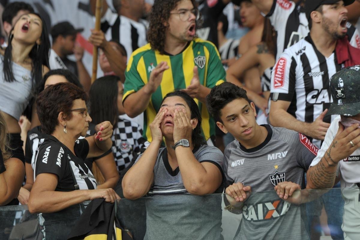Fotos da torcida do Atltico durante o clssico contra o Cruzeiro