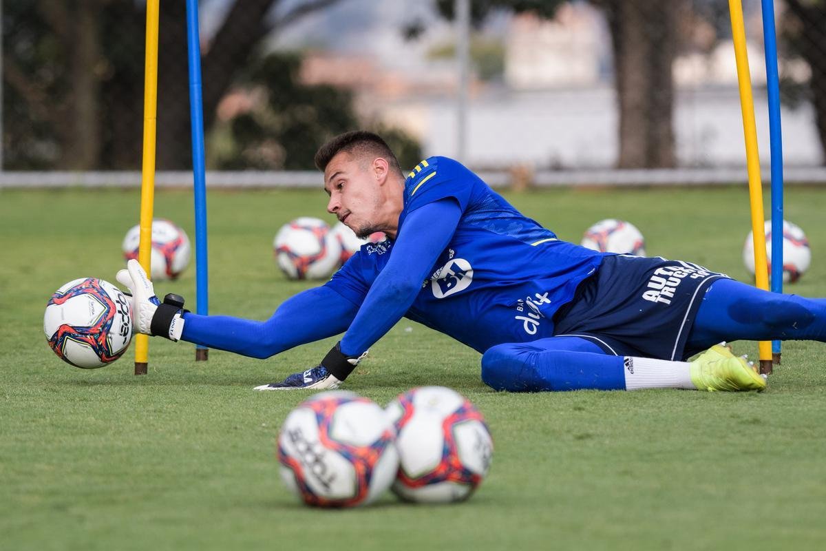 Fotos do treino do Cruzeiro na Toca da Raposa II nesta segunda-feira