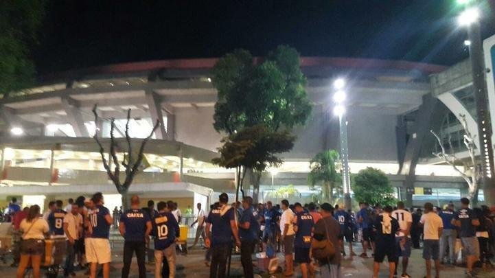 Mais de cinco mil cruzeirenses foram ao Maracanã acompanhar o primeiro jogo da decisão