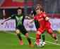 Bayer Leverkusen vacila e leva goleada em casa no Campeonato Alemo