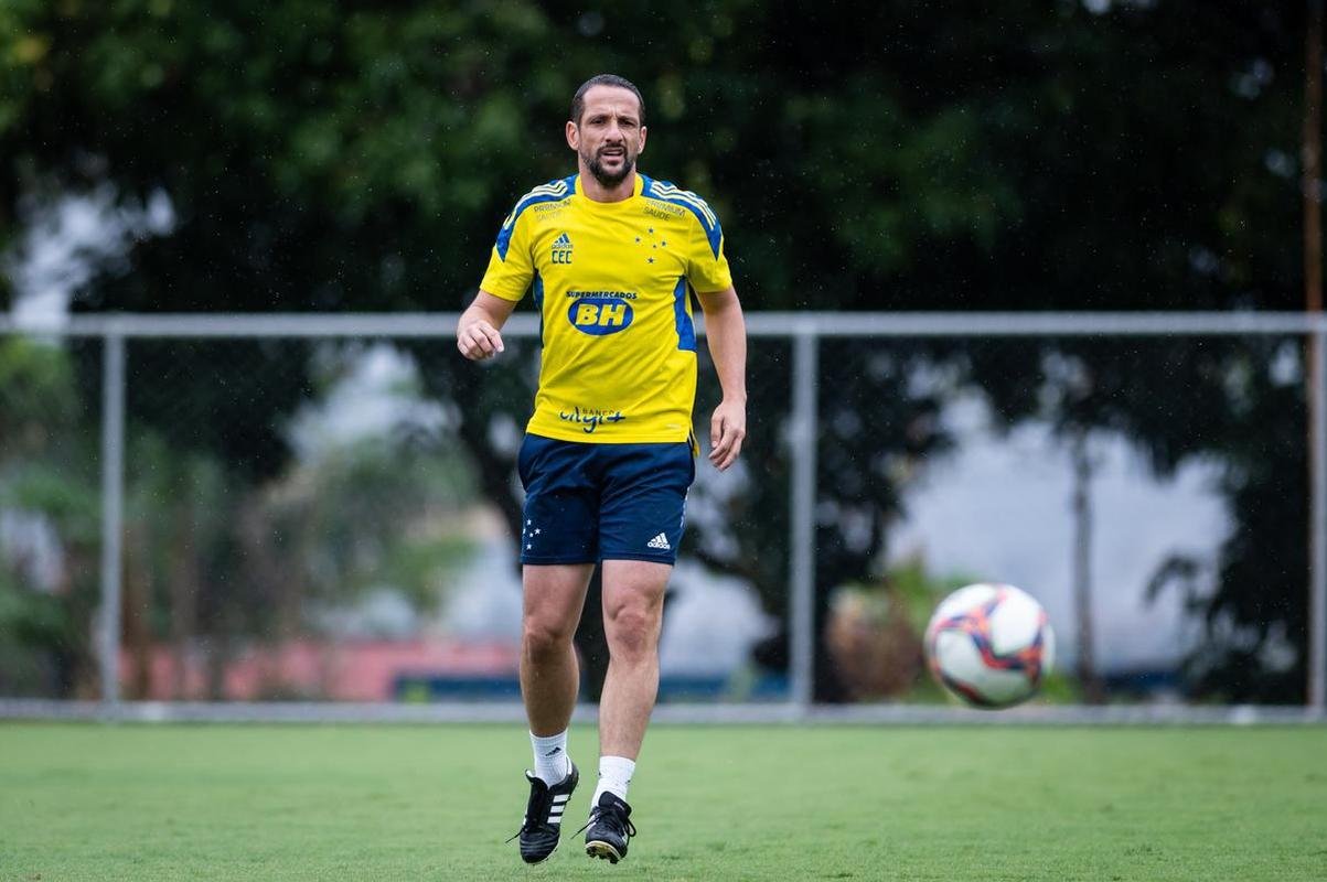 Jogadores do Cruzeiro treinaram na manh deste domingo na Toca da Raposa II