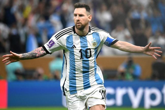 Messi abriu o placar para a Argentina sobre a Frana na final da Copa do Mundo. Veja o gol de pnalti por todos os ngulos