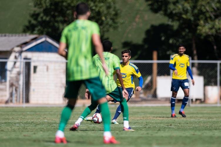 Cruzeiro empatou por 1 a 1 com o Boavista-RJ em jogo-treino realizado neste sbado (22/5), na Toca da Raposa II. Rafael Sobis marcou o gol celeste, enquanto Douglas Pedroso fez para a equipe do Rio de Janeiro.