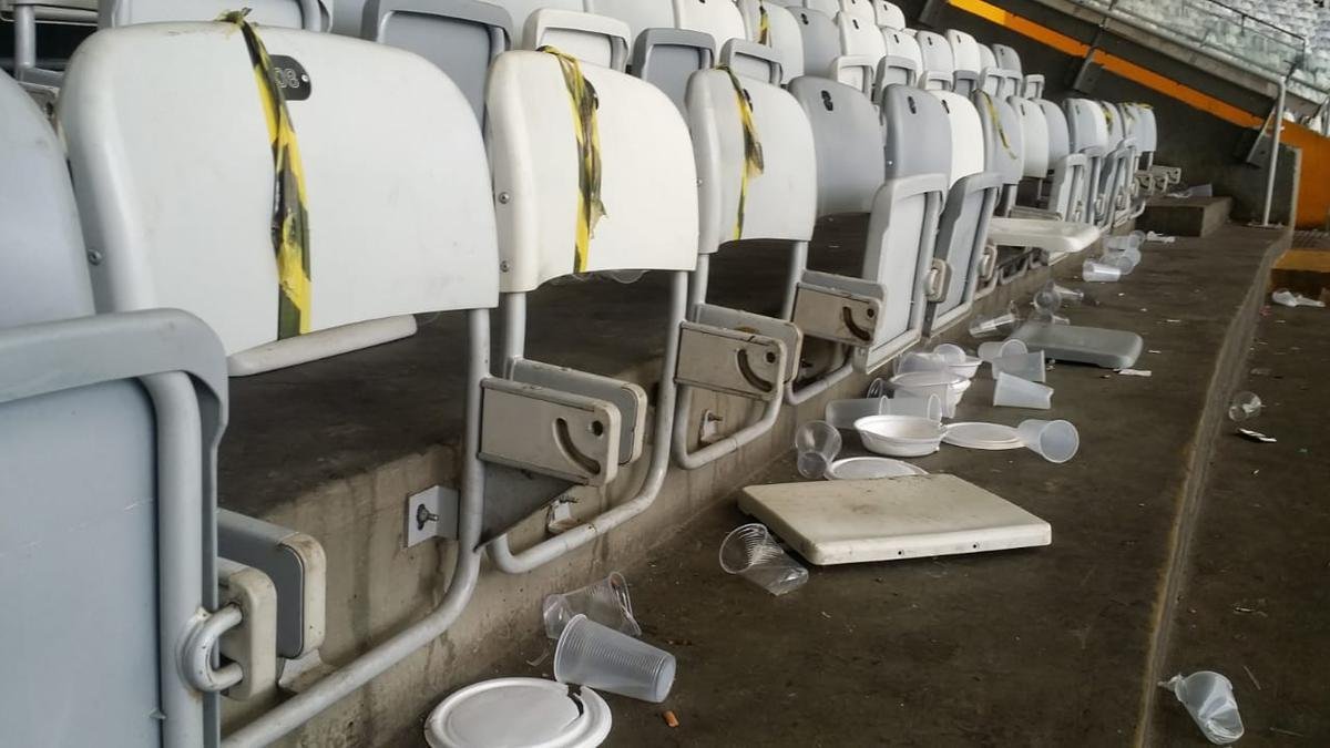 Imagens dos estragos causados por torcedores no Mineiro