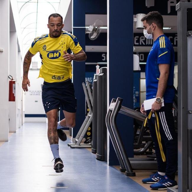 Joseph assinou com o Cruzeiro at o fim da Srie B